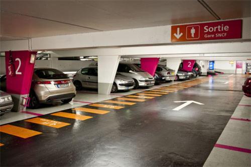 Luxury Paris La Vie En Rose Jacuzzi Terrasse Parking Apartment Luaran gambar
