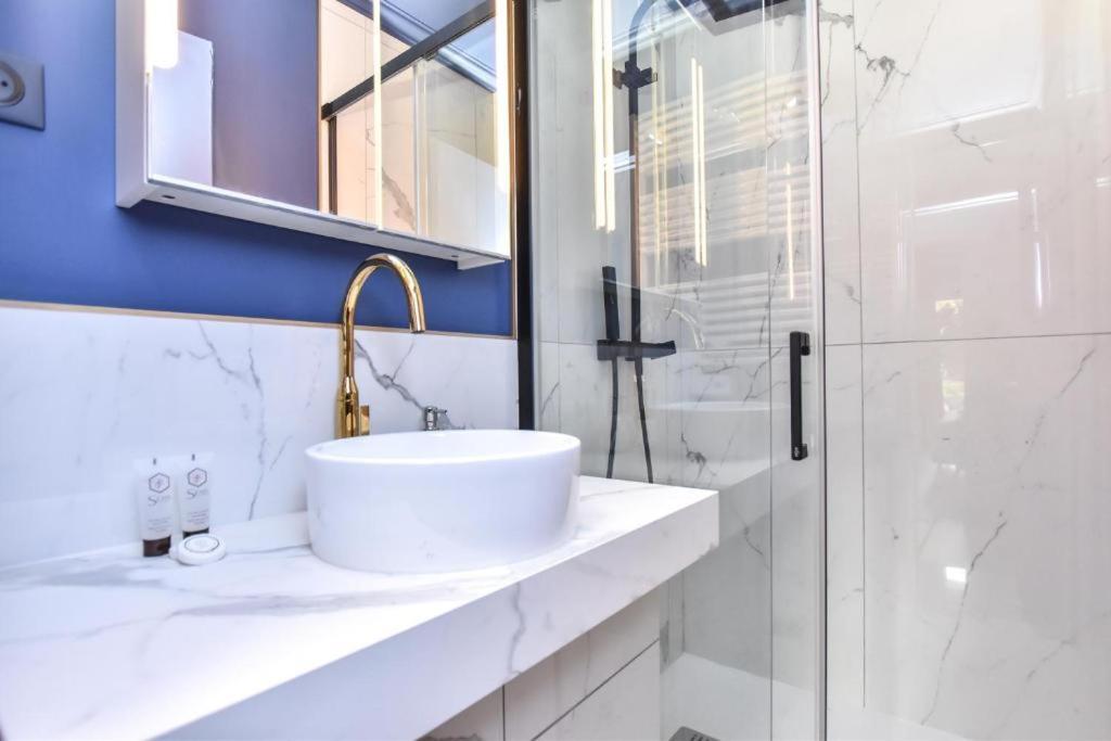 Luxury Paris La Vie En Rose Jacuzzi Terrasse Parking Apartment Luaran gambar